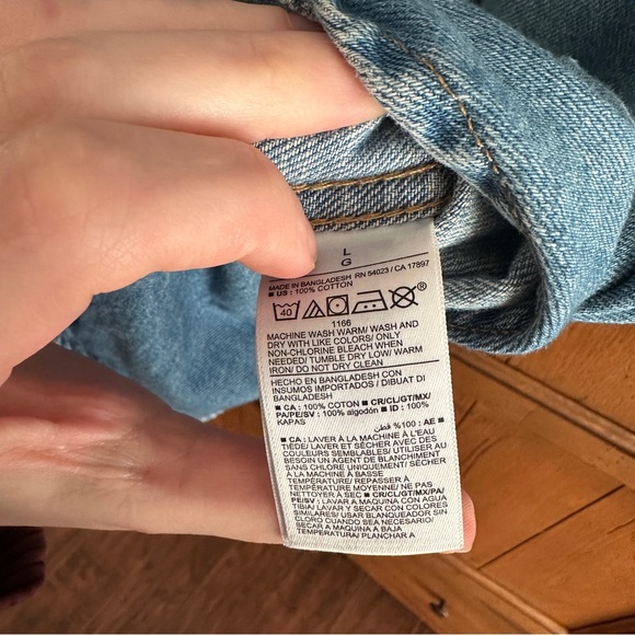 Old Navy Blue Denim Button Down Shirt - Picture 4 of 6